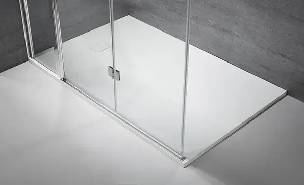 Duschkabine von oben mit Wanne und mittigem Ablauf