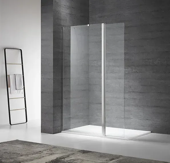 Begehbare Walk-In Dusche mit fester Glaswand und Pendeltür