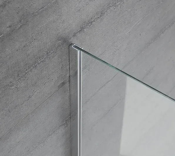 Feste Duschtrennwand aus Glas mit Stabilisationsstange